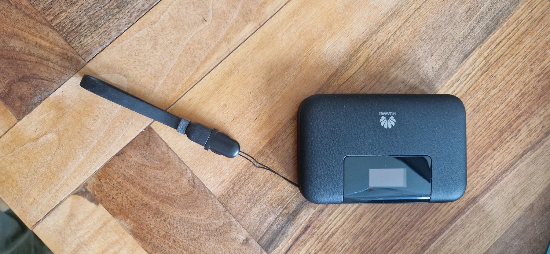 Huawei Modems & Router: HUAWEI Mobile WiFi Pro E5770s-320 schwarz 5200mAh – Gebraucht aus Bern von kaylo007 3