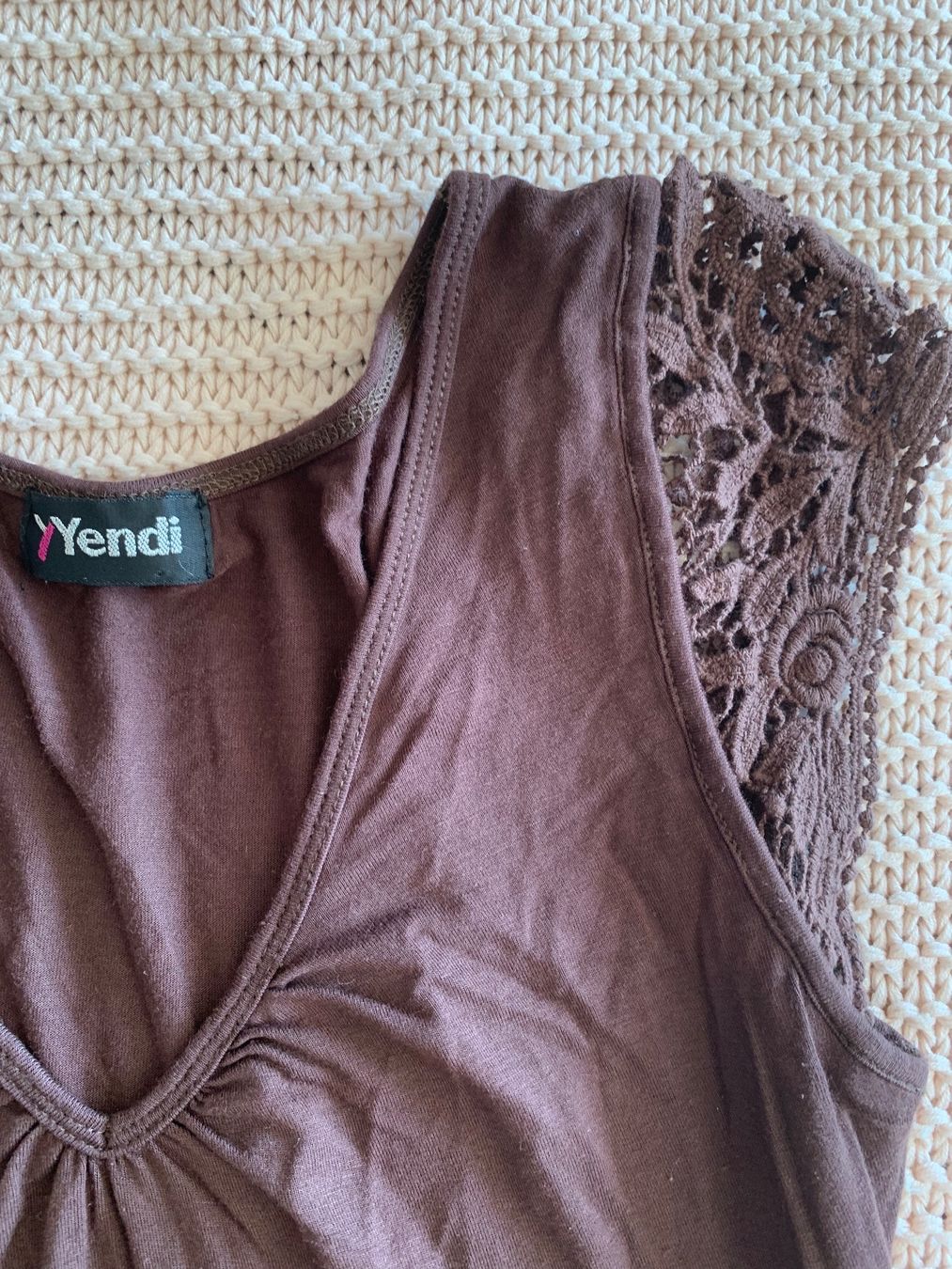 Top: Top marron avec dentelles – Usato da Montreux venduto da Iza_81199 2