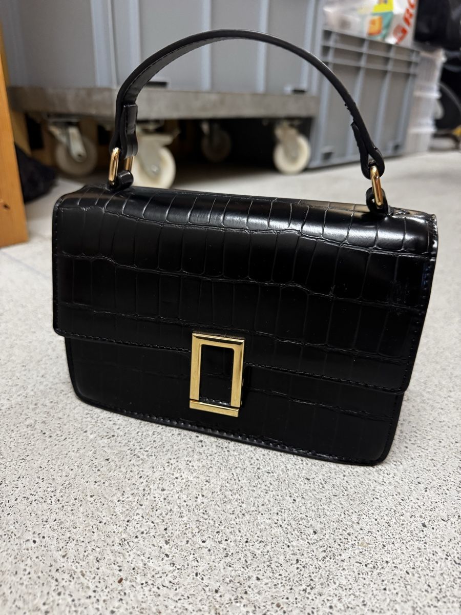 Sacs femmes: Damen Handtasche Schwarz   – Neuf (Voir description) à Urtenen-Schönbühl par m19_2fdb