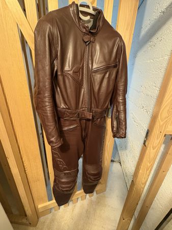 Dainese Lederkombi Braun-rot, Grösse it 48, Top Zustand