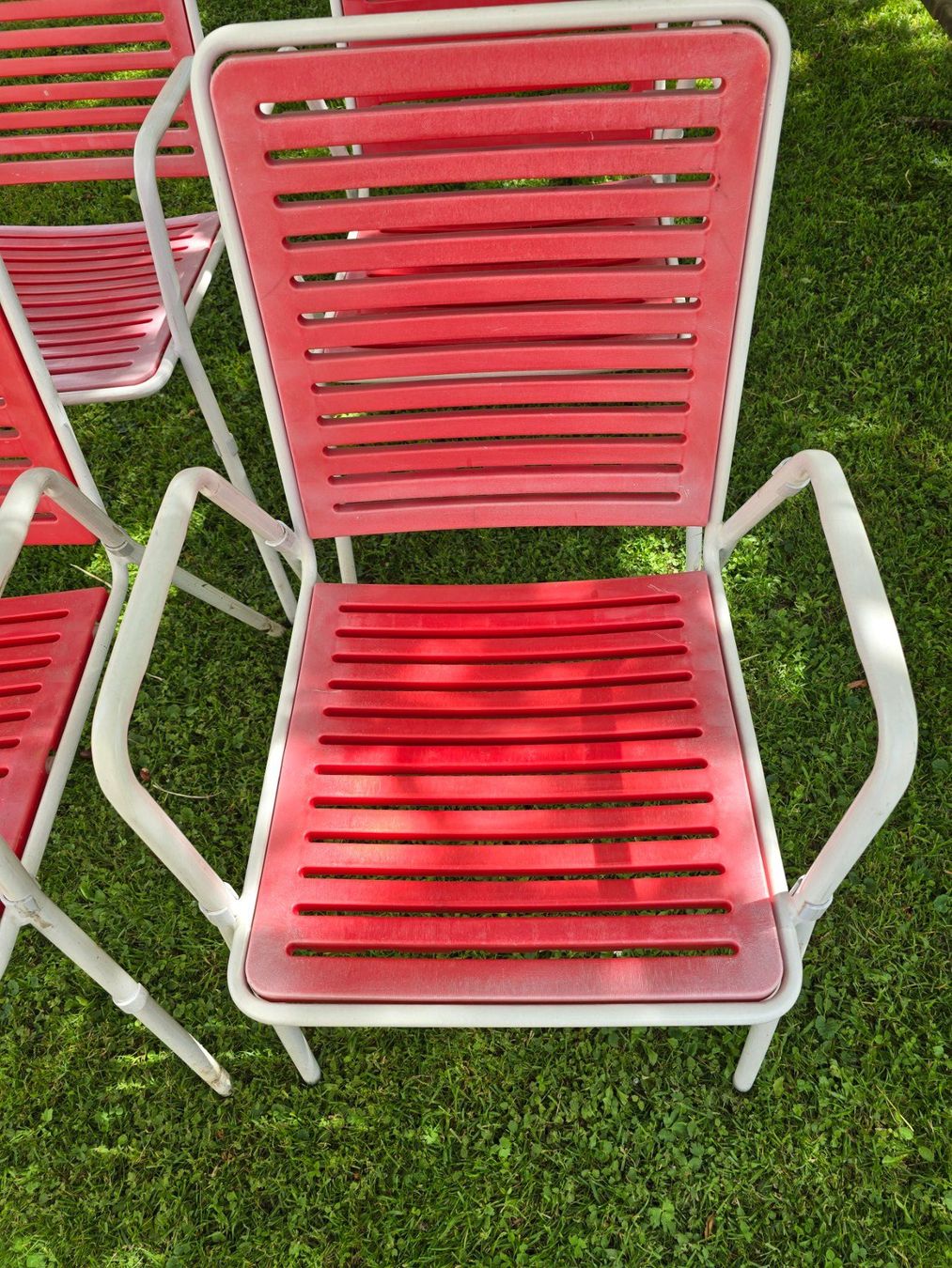 Sedie: 4er Set Gartenstühle Rot/Weiss stabelbar – Usato da Rorschacherberg venduto da Scharfeegge 1