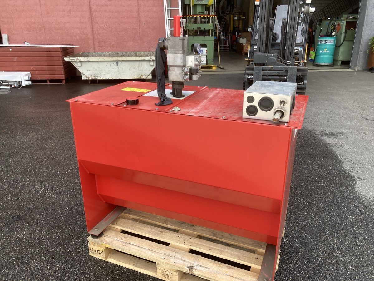 Accessori per altri veicoli: Hydrauliköl Tank mit pumpe  – Usato da Uerkheim venduto da Dealer-4813 6