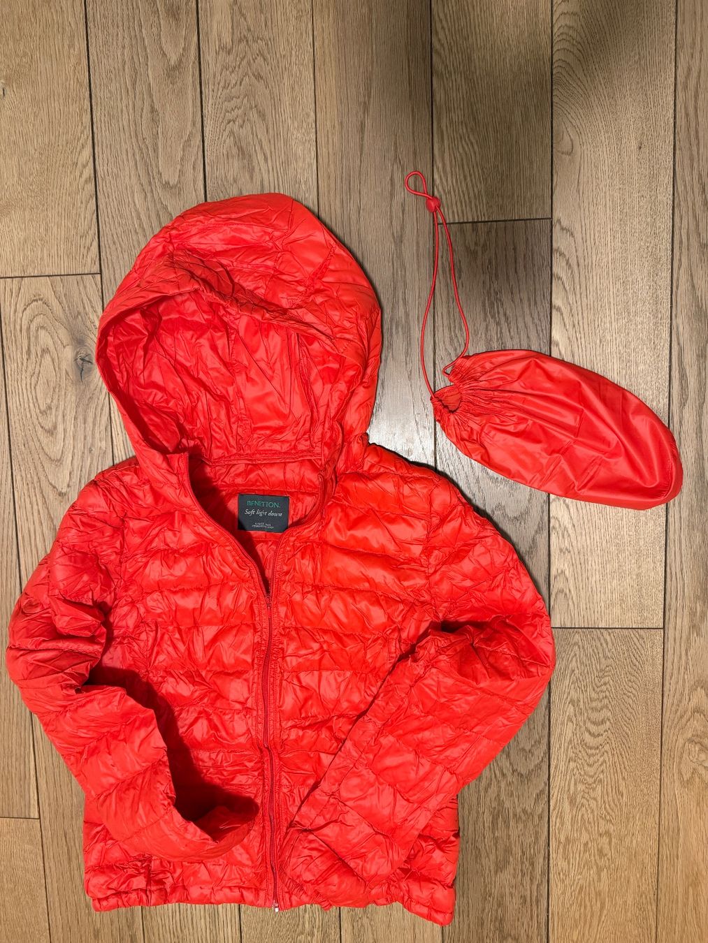 Benetton Jacken: Ultraleichte, packbare Daunenjacke mit Packbeutel – Gebraucht aus Rupperswil von Mfl_1976
