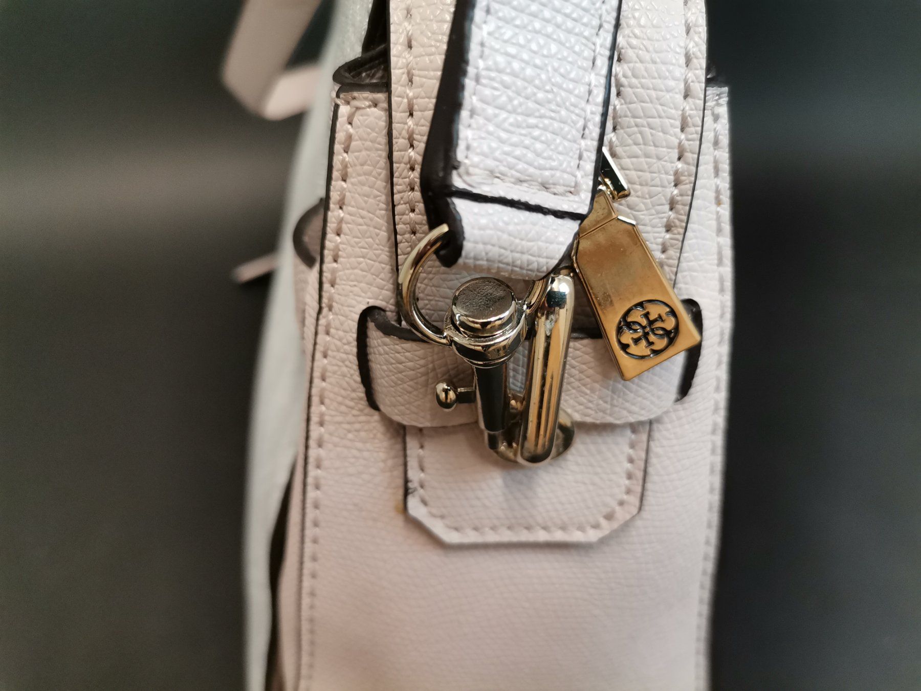 Guess Borse da donna: GUESS Damentasche – Usato da Schaffhausen venduto da Restwert_SH 2