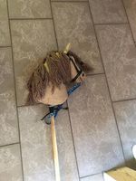 Selbst genähtes Hobby Horse mit Zaumzeug und Zügeln
