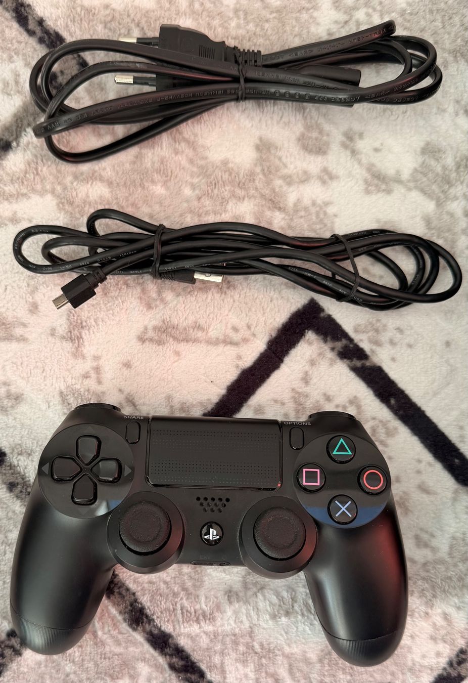 Sony Console: PlayStation 4 / 500 GB / 3 Spiele / Controller – Usato da Frenkendorf venduto da Le_Icemelon 4