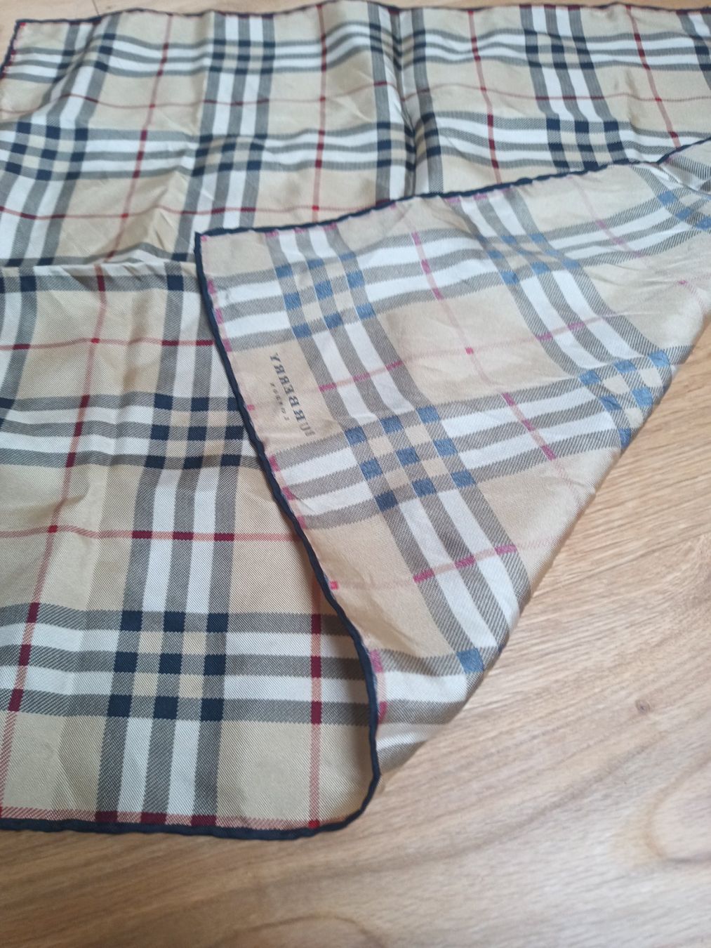 Burberry Foulard & Sciarpe: Burberry Tuch – Usato da Dübendorf venduto da selestrine 3