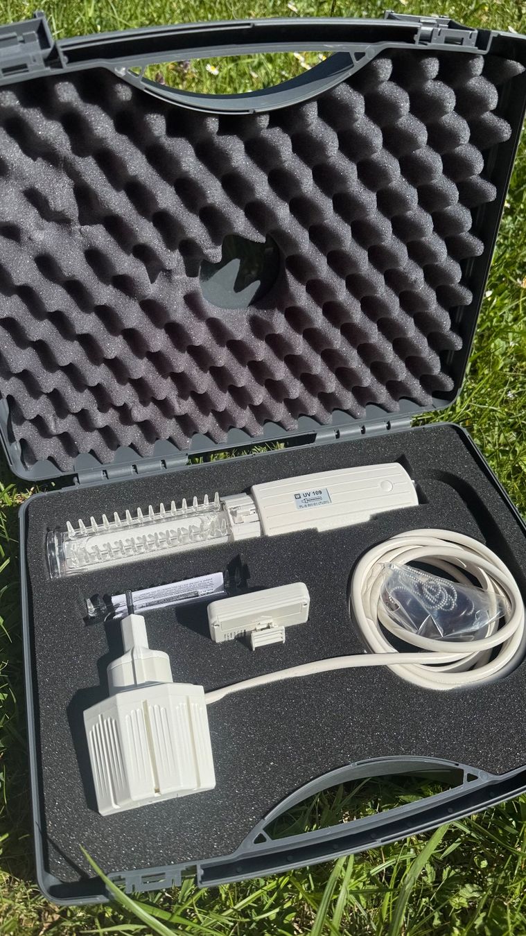 Attrezzature mediche: Waldmann UV 109 UV-Lichtgerät – Usato da Liestal venduto da Savonique