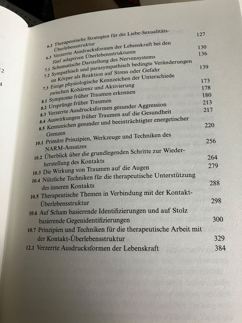 Libri: Entwicklungstrauma heilen - Laurence Heller / Aline Lapierre – Usato da Zürich venduto da amarelapreto 5