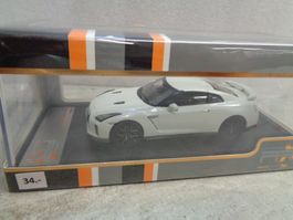 PremiumX 1:43 Nissan GT-R 2017