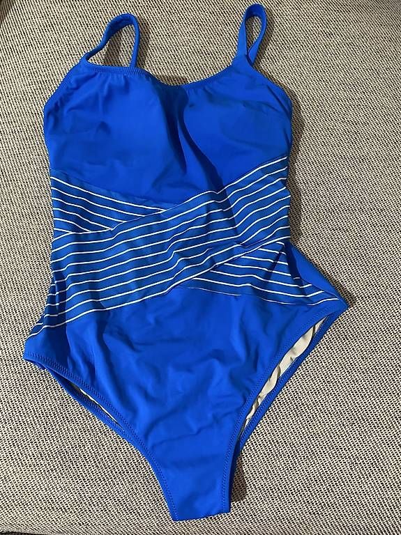 Badekleider & Bikinis: Badeanzug hellblau, Grösse 40 – Gebraucht aus Zürich von emw_cpq8