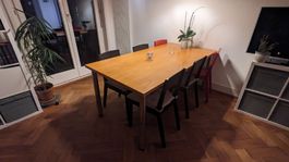 Esstisch aus Holzfurnier