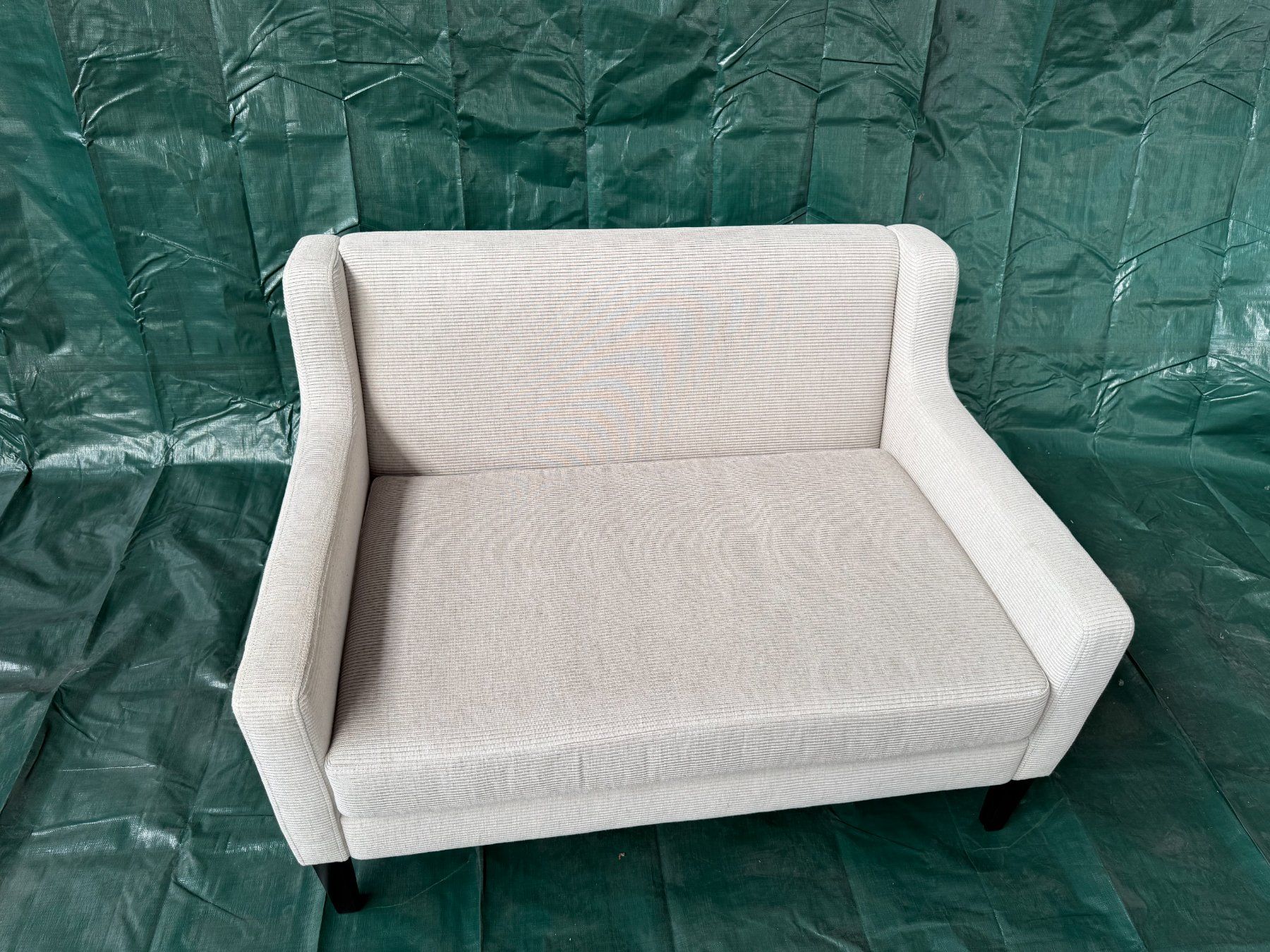 Divani: Kompaktes 2 Sitzer Sofa in Beige mit dunklen Füssen – Usato da Hünenberg venduto da moanab. 1