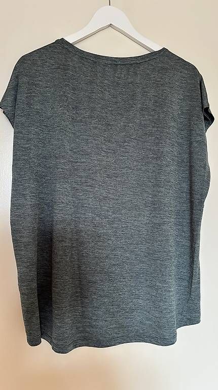 H&M T-shirt: H&M Sport Trainingsshirt L – Usato da Baden venduto da Chrisenft 1
