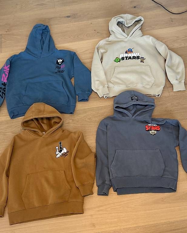 Pulls et sweat-shirts: 4 Zara Kapuzenpullover  Grösse 130140 – D'occasion à Männedorf par Brunei03
