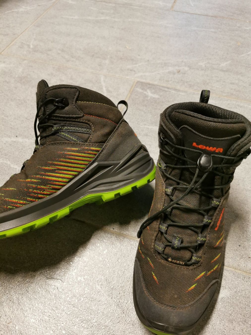 Lowa Scarpe da uomo: Lowa Wanderschuhe Kinder Grösse 36, neuwertig – Usato da Konolfingen venduto da torina85 1