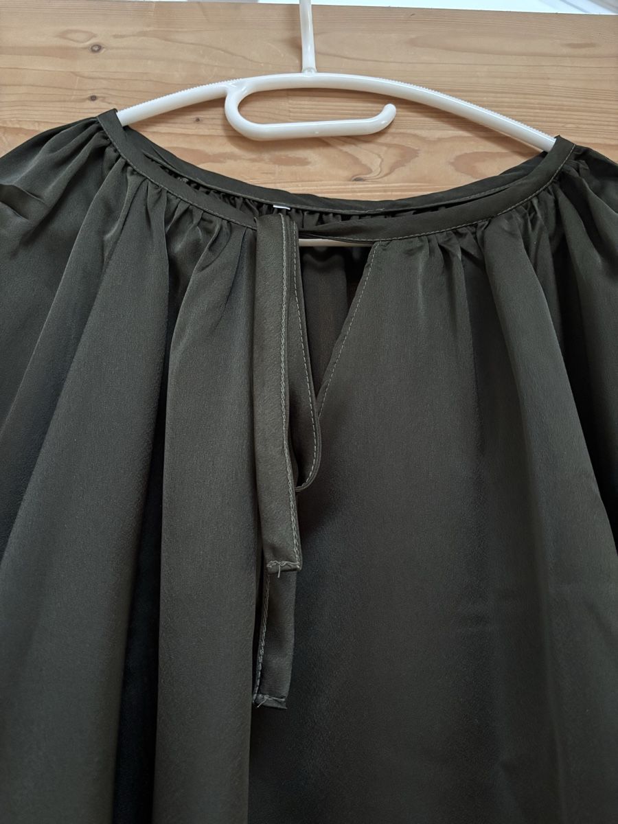 Camicette: Olivgrüne Bluse mit - Top Zustand! – Nuovo e nell'imballaggio originale da Basel venduto da toka2007 1