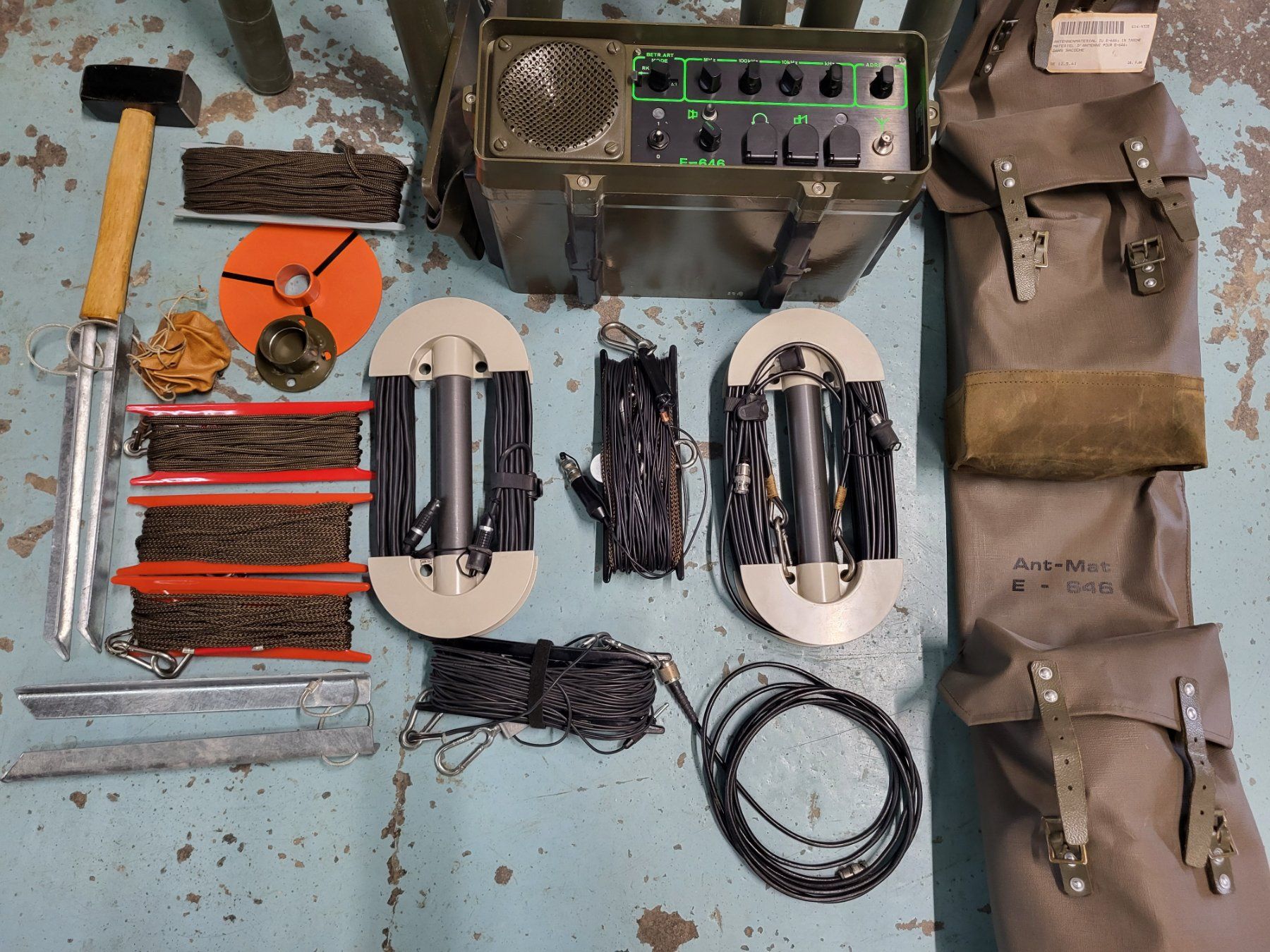 Radiocomunicazione: Armeeantenne mit Empfänger  E-646 – Usato da Brügg BE venduto da POU-BELLE 1