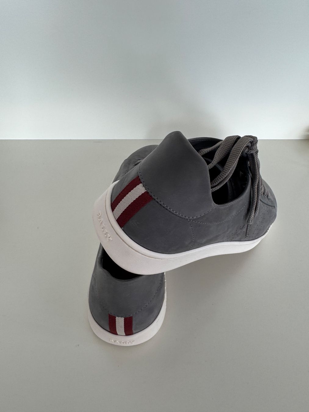 Bally Scarpe da uomo: Bally Herren Sneaker Wilson 42 Grau – Nuovo e nell'imballaggio originale da Volketswil venduto da praxis12 3