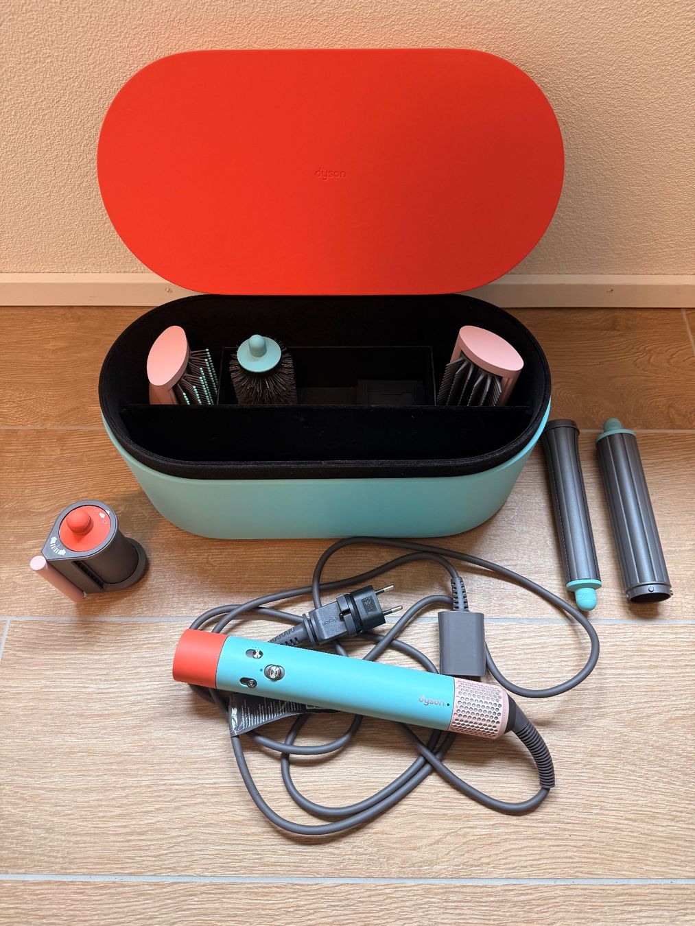 Dyson Asciugacapelli: Dyson Airwrap HS05 SET +++Spezial Edition+++ TOP! – Usato da Brütten venduto da Trinity_ch 1