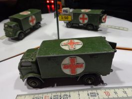 Army Ambulanz 1:43 (ohne Box) Dinky No.626 GB  > (H6)
