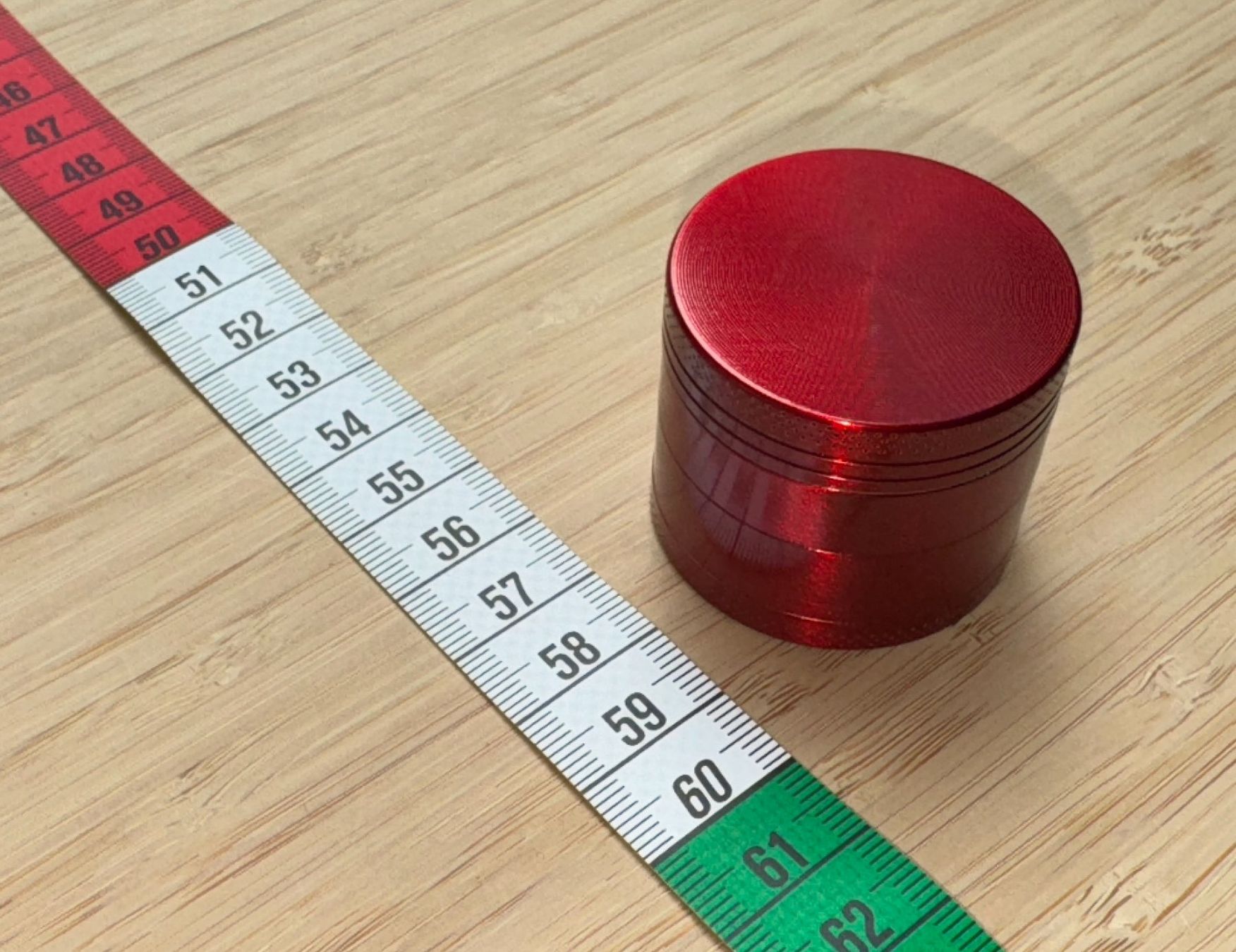 Tabacchi: roter Metall Grinder, red, Mühle – Nuovo e nell'imballaggio originale da Winterthur venduto da YaV 5