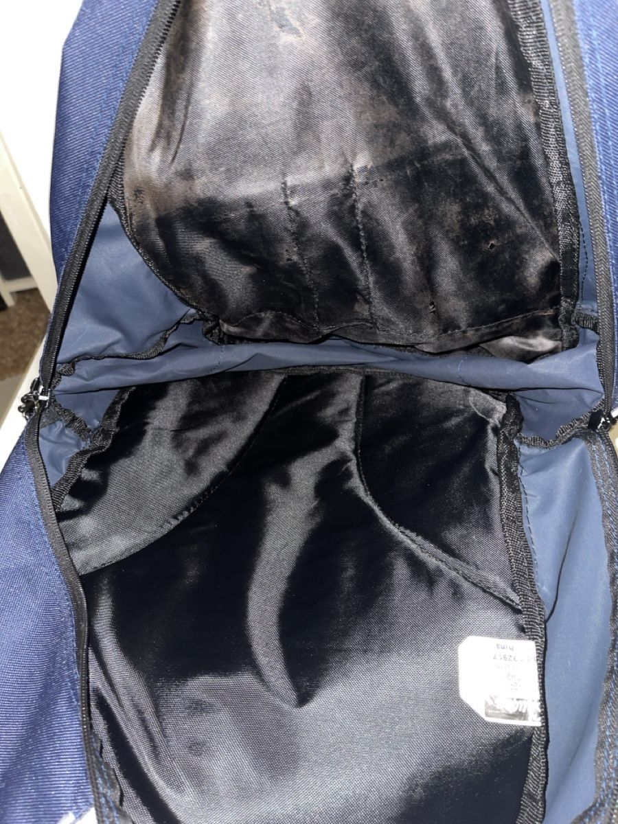 Rucksäcke: Rucksack dunkelblau/grau mit Schnürung  – Gebraucht aus Unterkulm von AnoliOccasion 1