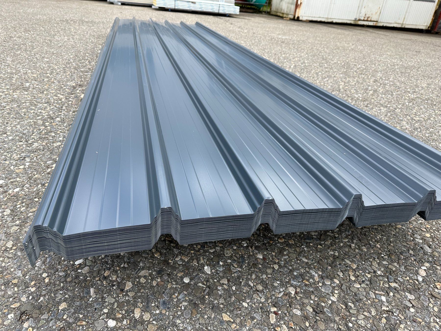Sonstige Baumaterialien: Dachblech Länge 2.50 m RAL 7016 / Preis 22.-- pro m2 – Neu (gemäss Beschreibung) aus Wiedlisbach von isopaneel 1