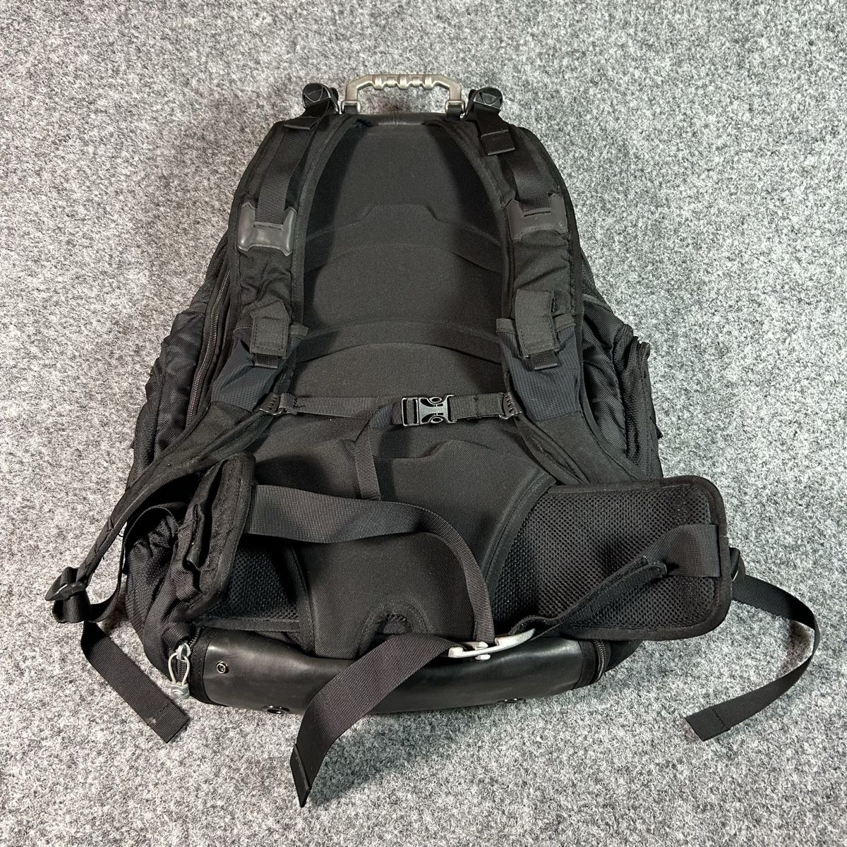 Oakley Zaini: Oakley Sac à dos noir – Nuovo (secondo la descrizione) da La Sagne NE venduto da Matlasape 1