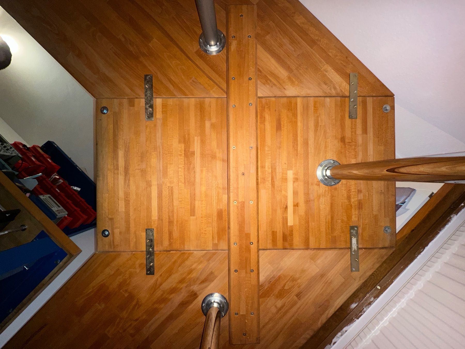 Tables: Maßgefertigter L-förmiger Ecktisch aus Holz – D'occasion à Nürensdorf par mar_bgs6 4