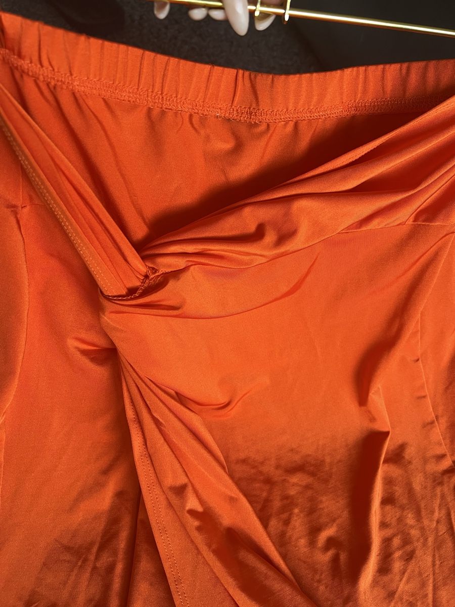 Jupes: •LEUCHTEND ORANGEFARBENER MAXIROCK MIT DRAPÉ• – Neuf (Voir description) à Effretikon par Briga.S. 5