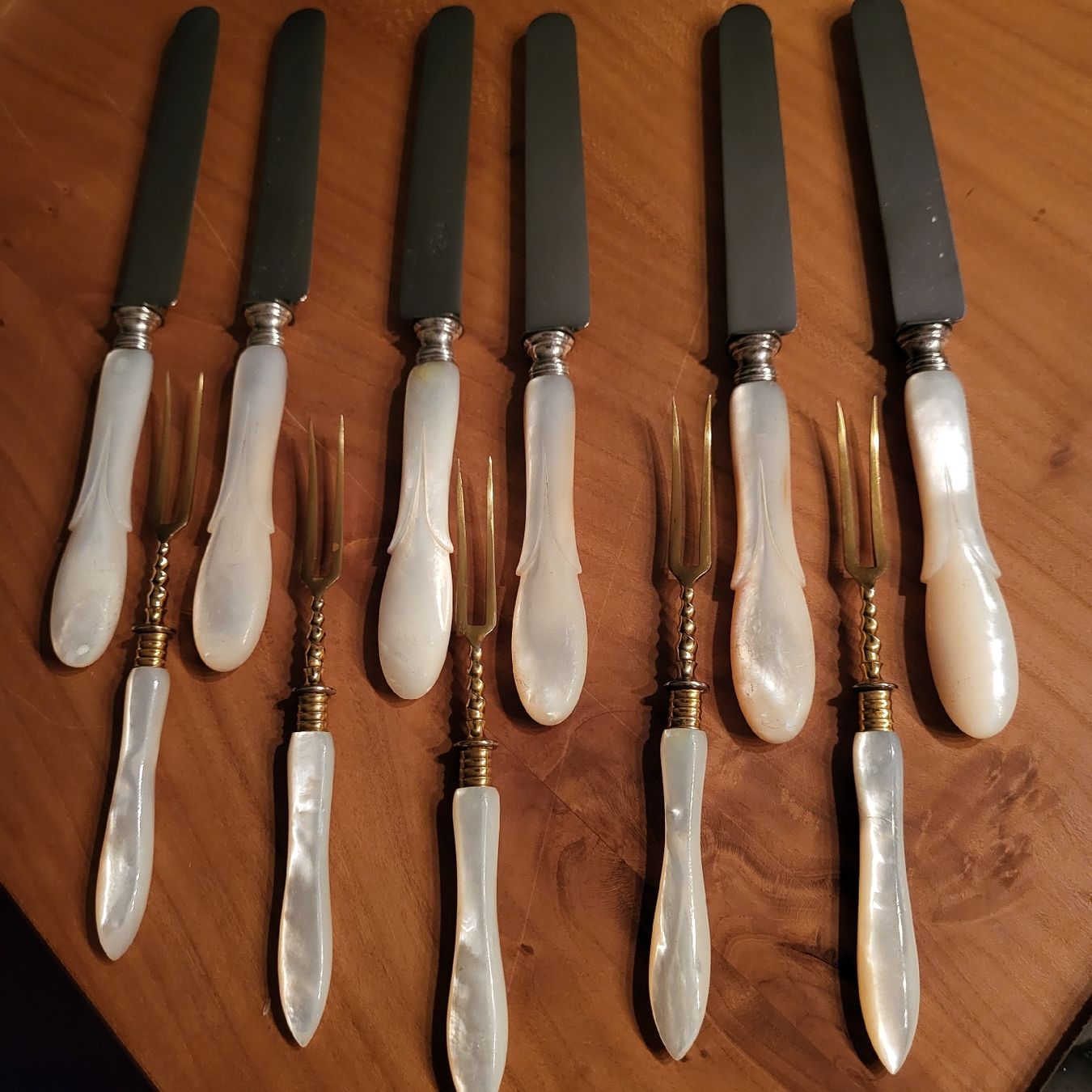 Set di posate: 11er Set Bestecke mit PerlmuttGriff...? – Usato da Kägiswil venduto da Megafi56