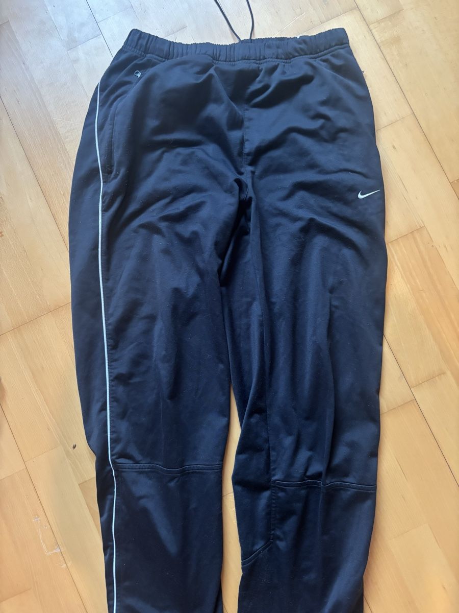 Nike Pantalons: Trainerhose von Nike, schwarz, Grösse S/M – D'occasion à Bern par ser_6vm5
