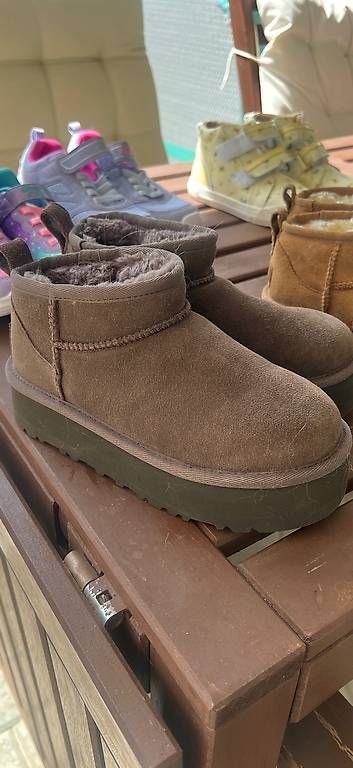 Scarpe per ragazzi: Ugg plateau grösse 32.5 – Usato da Steinhausen venduto da van_72s6