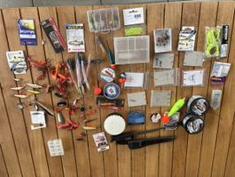 Diverse Fischereiartikel zu verkaufen