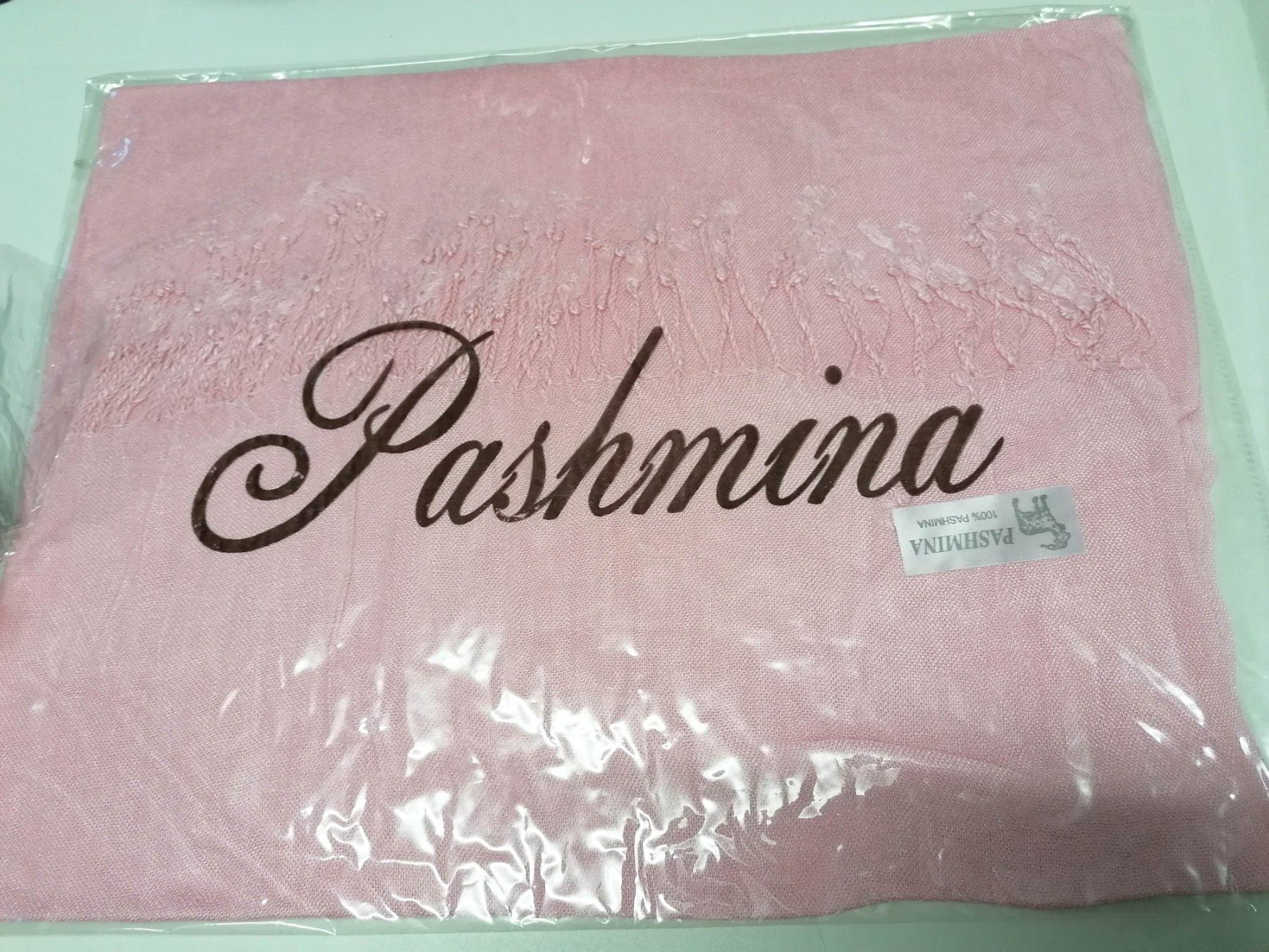 Foulard & Sciarpe: Weiche Pashmina Schal rosa – Nuovo e nell'imballaggio originale da Zollikofen venduto da Blackie