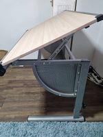 Schreibtisch höhenverstellbar, neigbar gebraucht Zustand