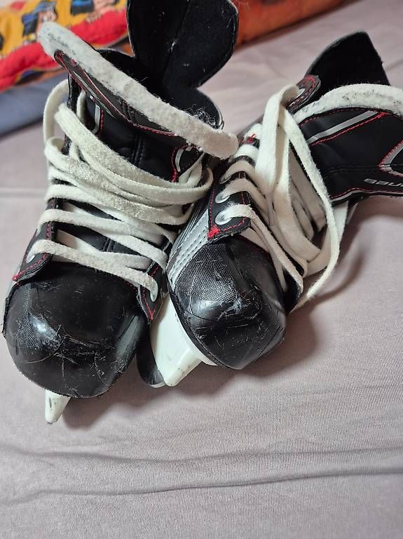 Patins à glace: Bauer Kinder-Eishockeyschlittschuhe  Grösse 31 – D'occasion à Glis par Lackyluke 2