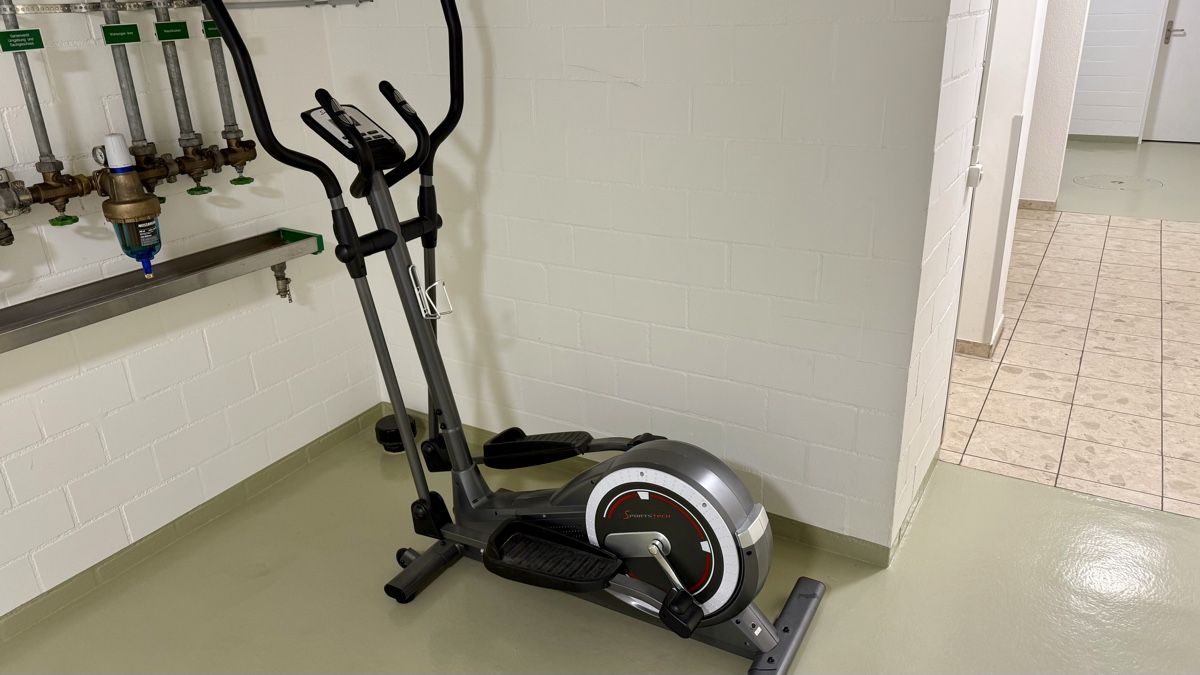 Hometrainer: Crosstrainer Sportstech wie neu – Usato da Zürich venduto da Markdesor 3