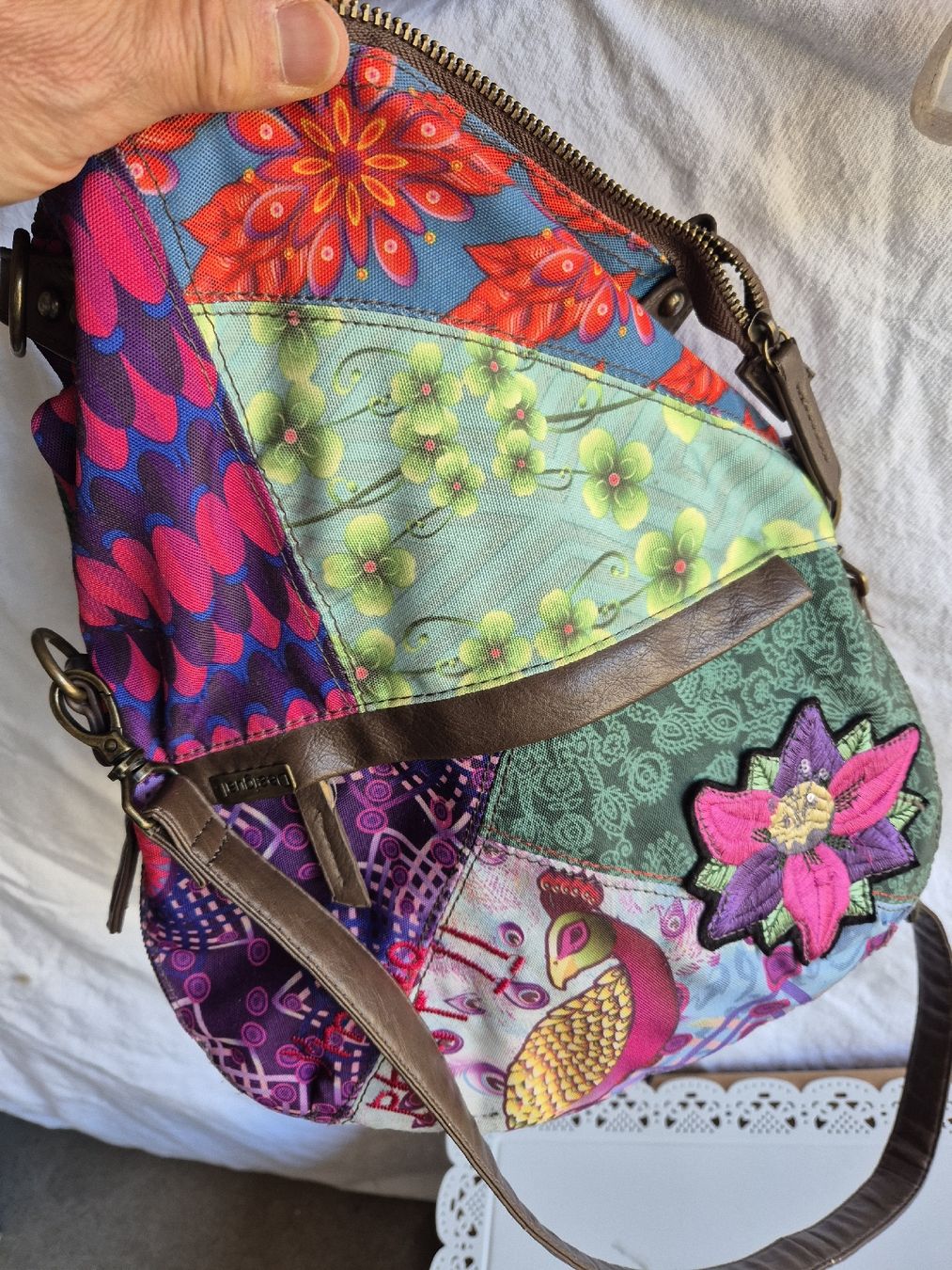 Desigual Taschen für Damen: DESIGUAL Handtasche ca. 28 x 34 cm – Gebraucht aus Herzogenbuchsee von herzchae 4