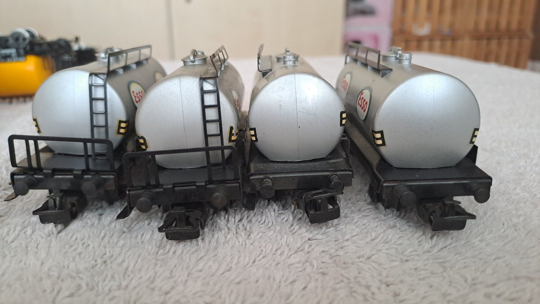Märklin Modelleisenbahnen: Märklin 8 Tankwagen H0 WS/04 – Gebraucht aus Winterthur von Riebeli333 8