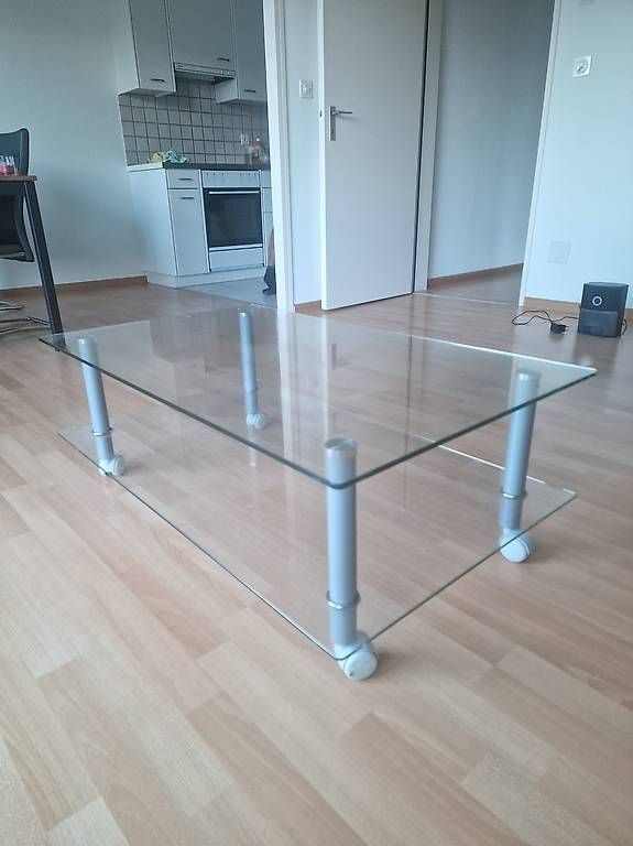 Tables: Couchtisch Glas auf Rollen – D'occasion à Sissach par robin_united