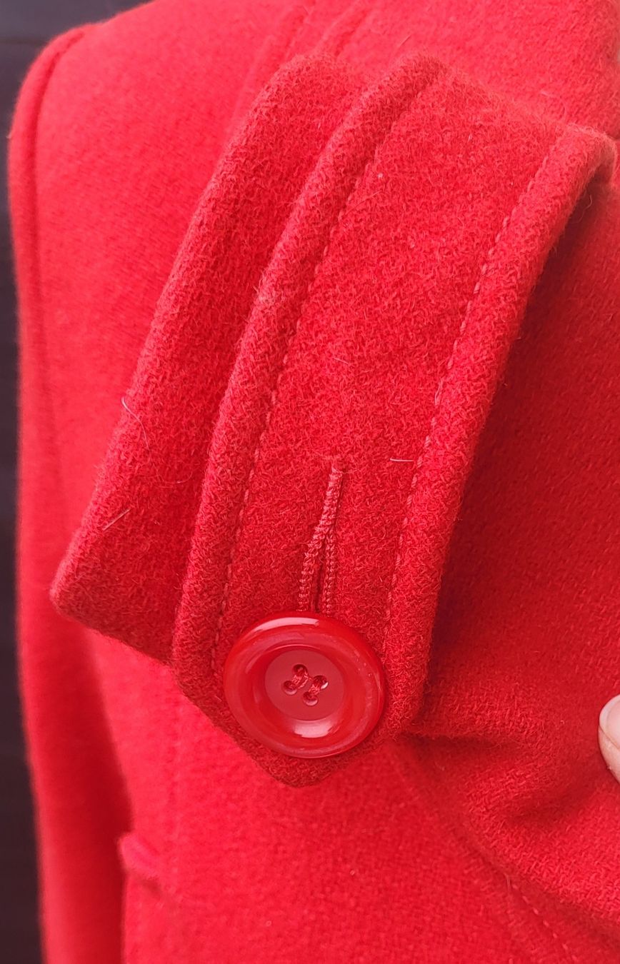 Vestes: Veste rouge  – D'occasion à Fribourg par VictoriaShop7 4