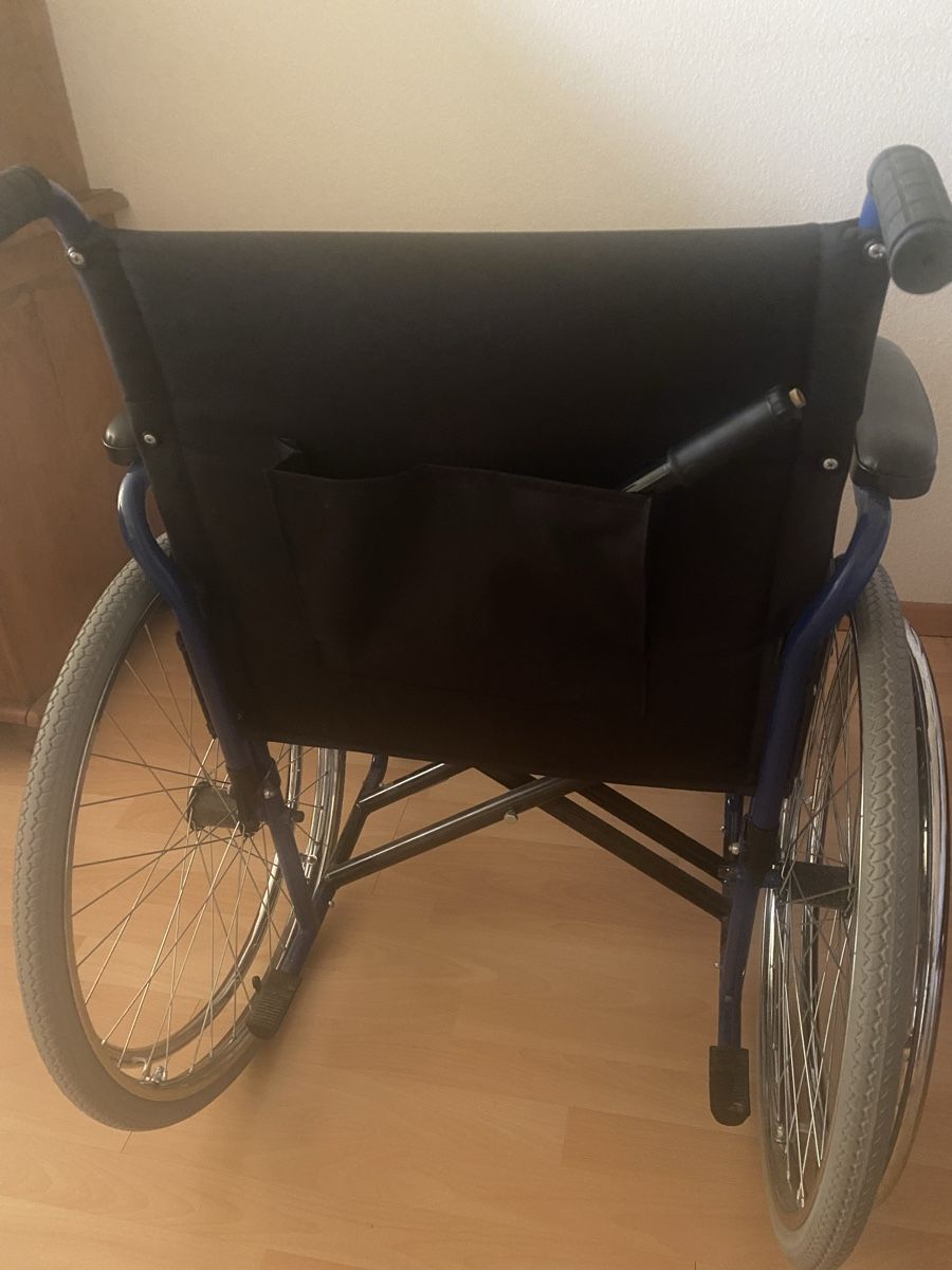 Sedie a rotelle: Sedia a Rotelle usata, pieghevole, con accessori.2 cuscini. – Usato da zollikofen venduto da centauro6969 6