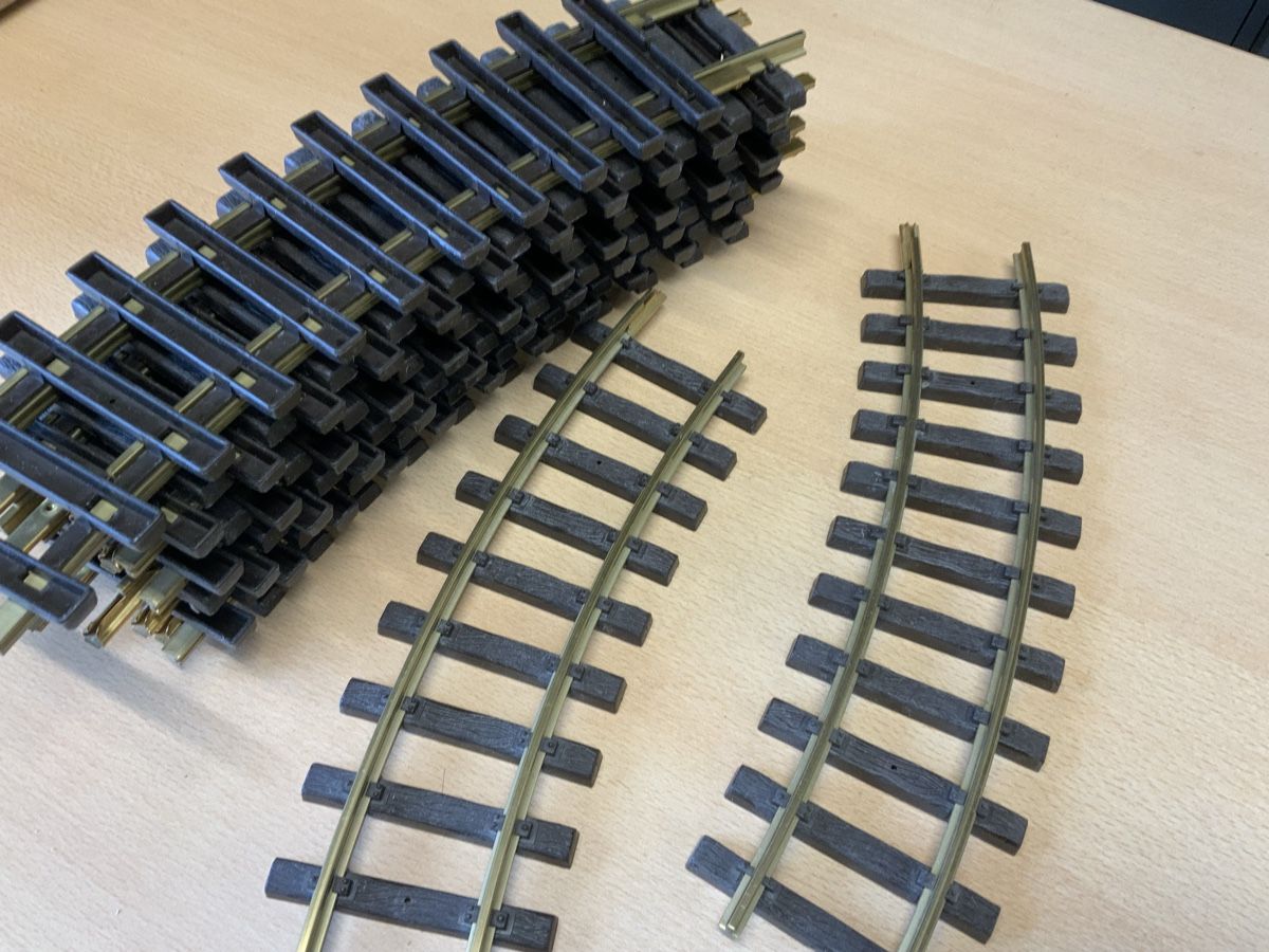 Modelleisenbahnen: 12 Schienen R 1 – Gebraucht aus Niederuzwil von Miami1999 2