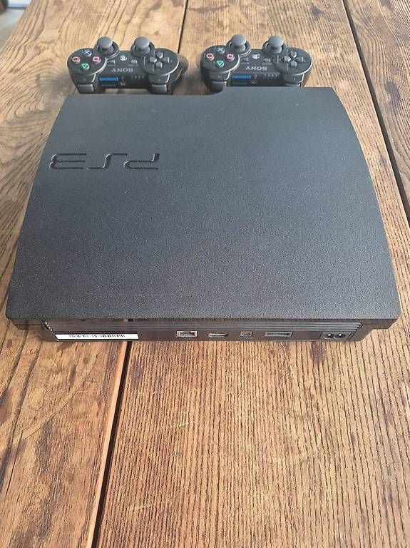Console: Sony PlayStation 3 Slim (PS3) inkl. 2 Controller – Usato da Sursee venduto da Wma 2