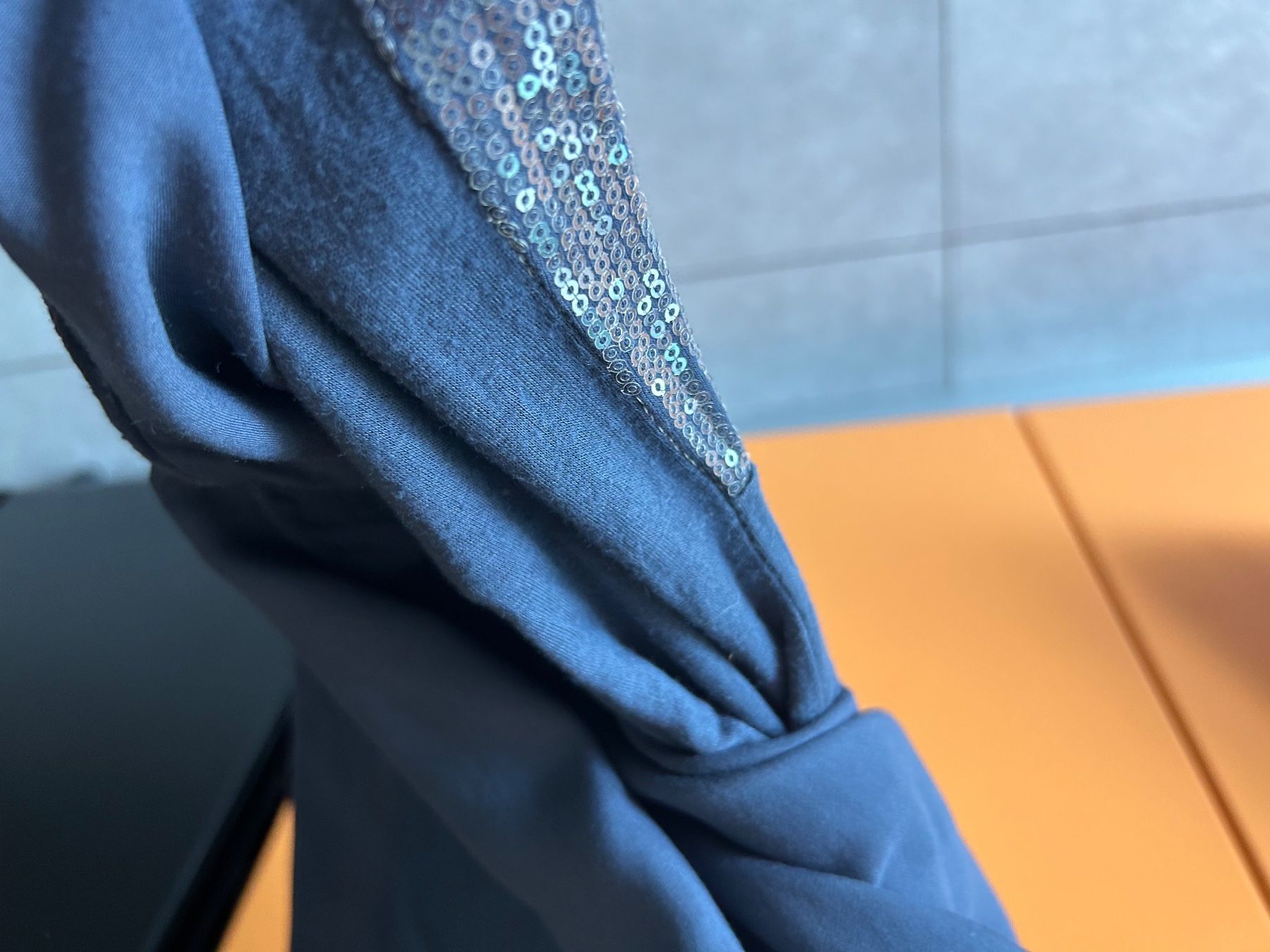 Top: Top élégant blue avec des paillettes gr. M – Nuovo (secondo la descrizione) da Arbedo venduto da nadia1973 3