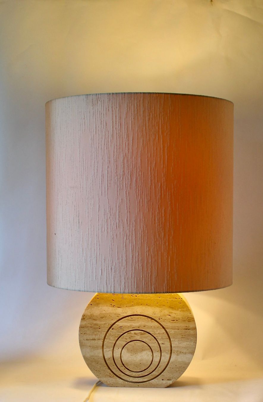 Lampen: FRATELLI MANNELLI, GROSSE TISCHLAMPE AUS TRAVERTIN. 70ER J. – Gebraucht aus Grandcour von Flowerstyle