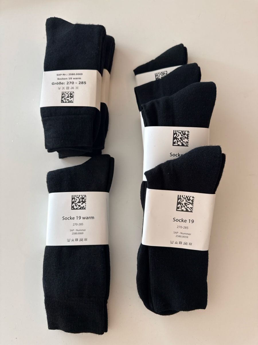 Schweizer Armee Calze: Armee Socken 19 normal/warm schwarz ca Grösse 42/43 – Nuovo e nell'imballaggio originale da Hägglingen venduto da Phipu21
