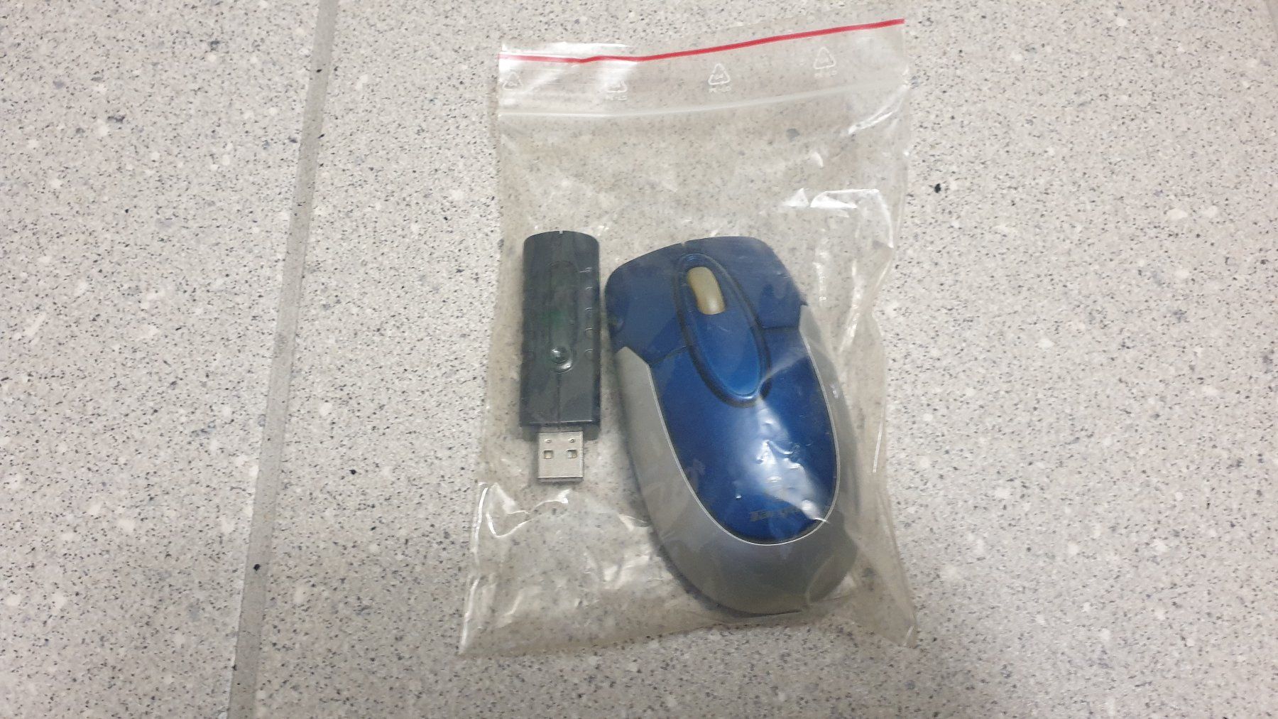 Targus Maus: Kabellose Maus Targus AMW20EUK mit Receiver – Gebraucht aus Stäfa von Supertramp73